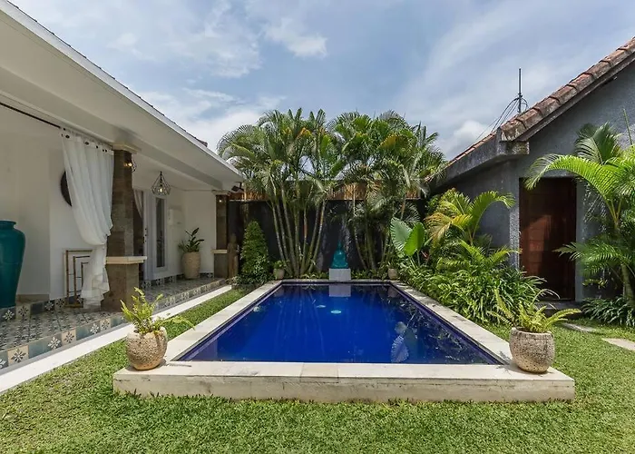 & Charming 3bedr With Private Pool *