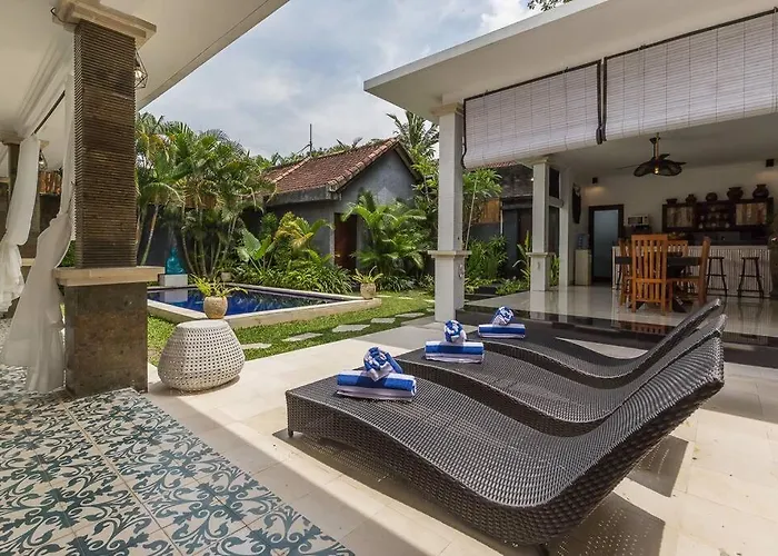 & Charming 3bedr With Private Pool Seminyak