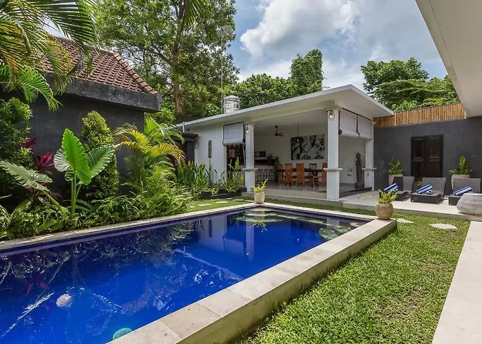 & Charming 3bedr With Private Pool * Seminyak